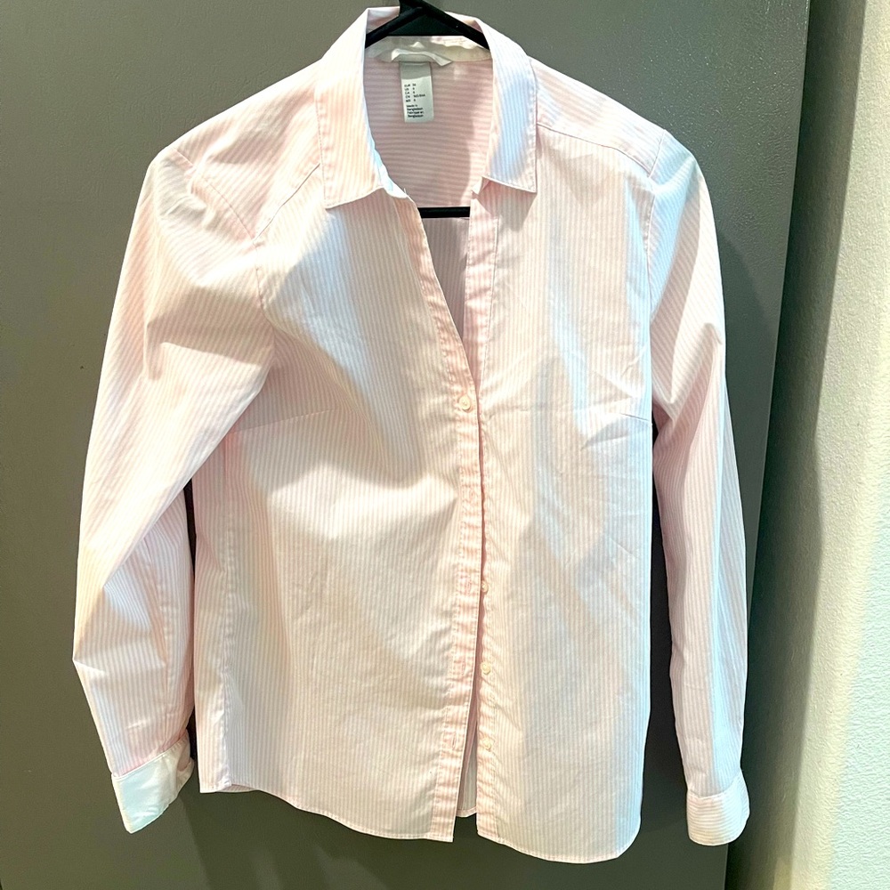 Women Pink and Whire Striped Button Down Shirt - Size 6 (smedium)